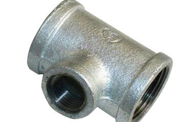Soldar conecta os encaixes de tubulação iguais do ferro maleável do T